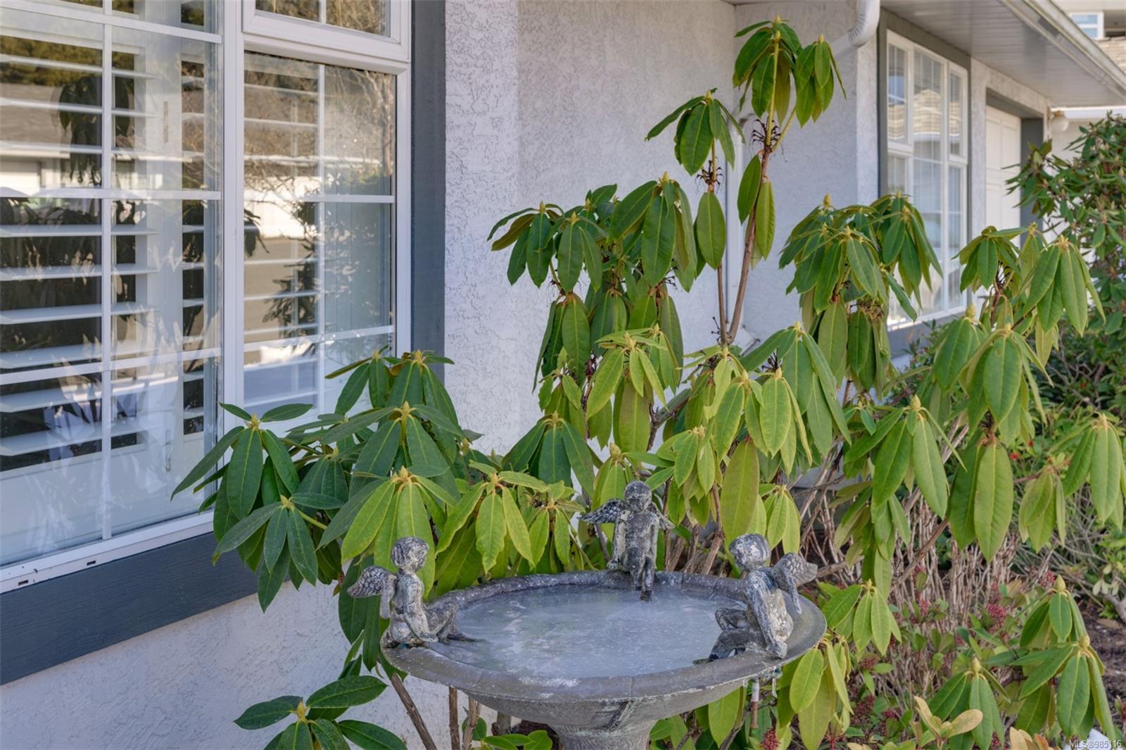 5110 Cordova Bay Rd # 39