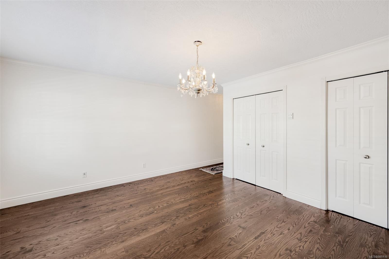 5110 Cordova Bay Rd # 39