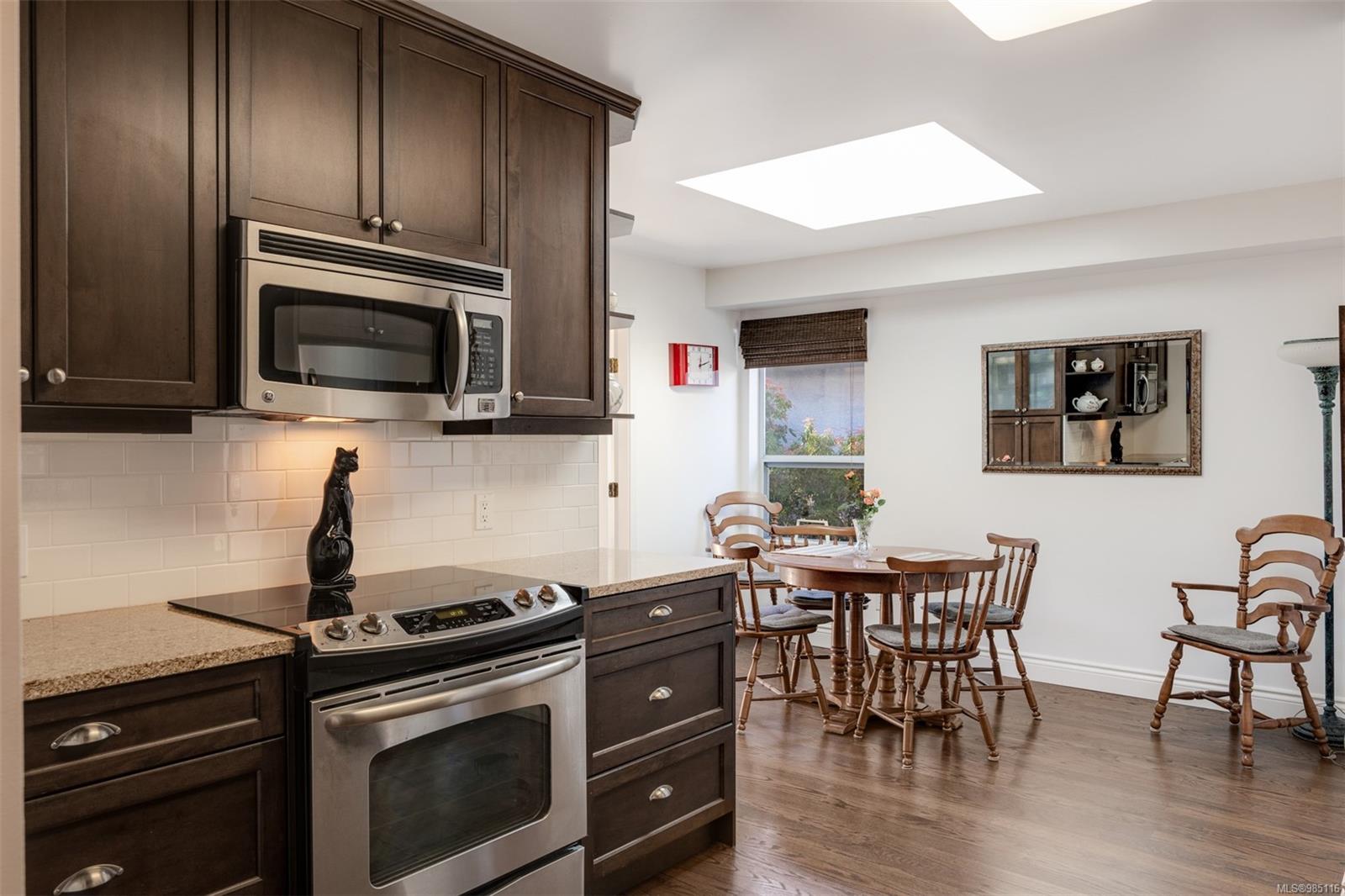 5110 Cordova Bay Rd # 39