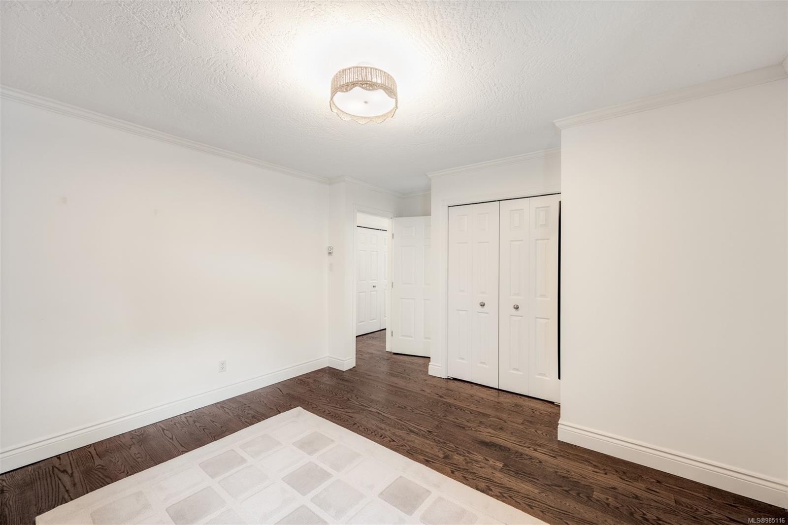 5110 Cordova Bay Rd # 39