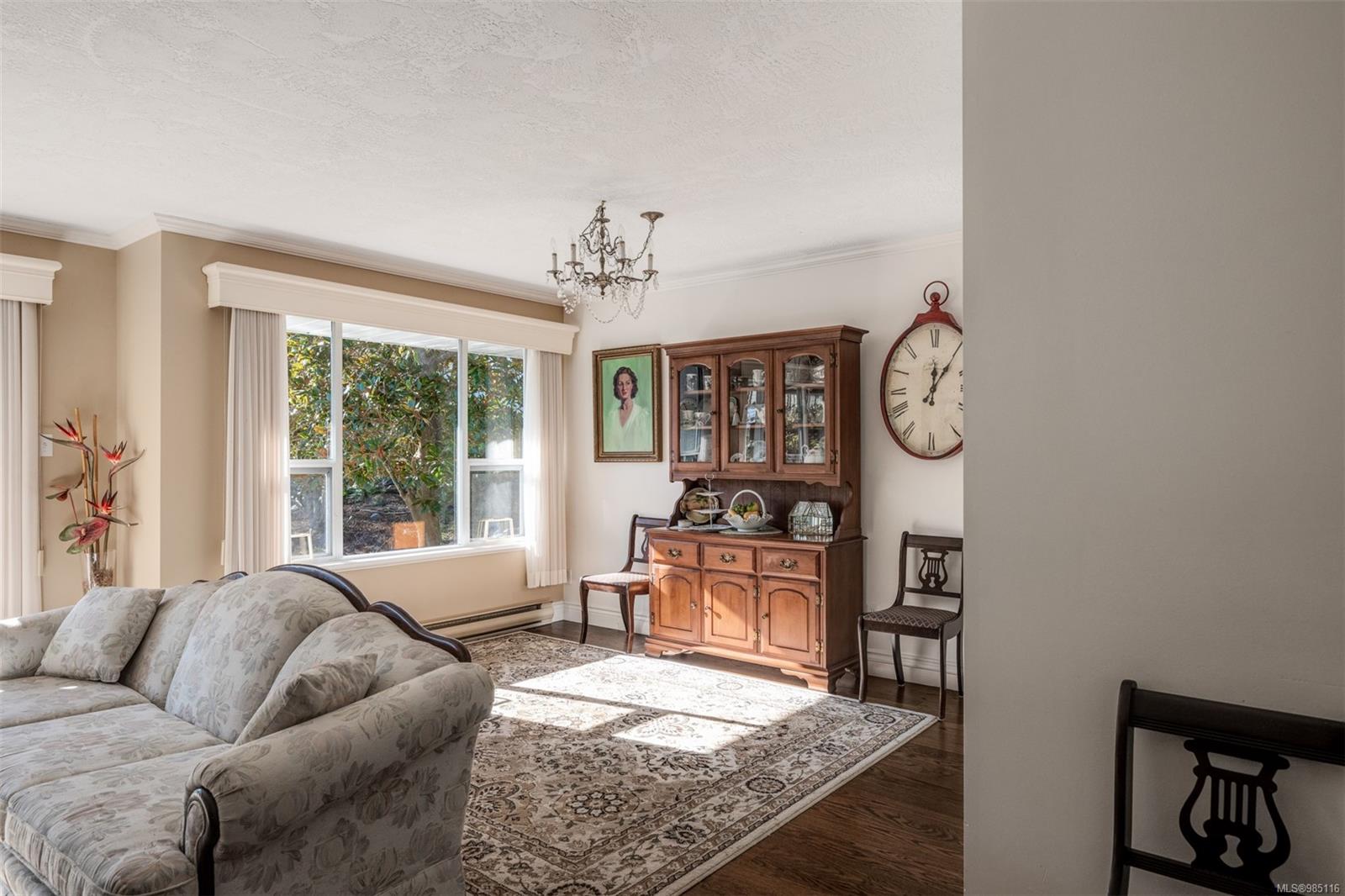 5110 Cordova Bay Rd # 39