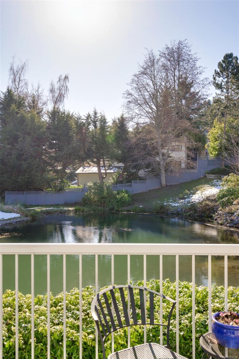 5110 Cordova Bay Rd # 39