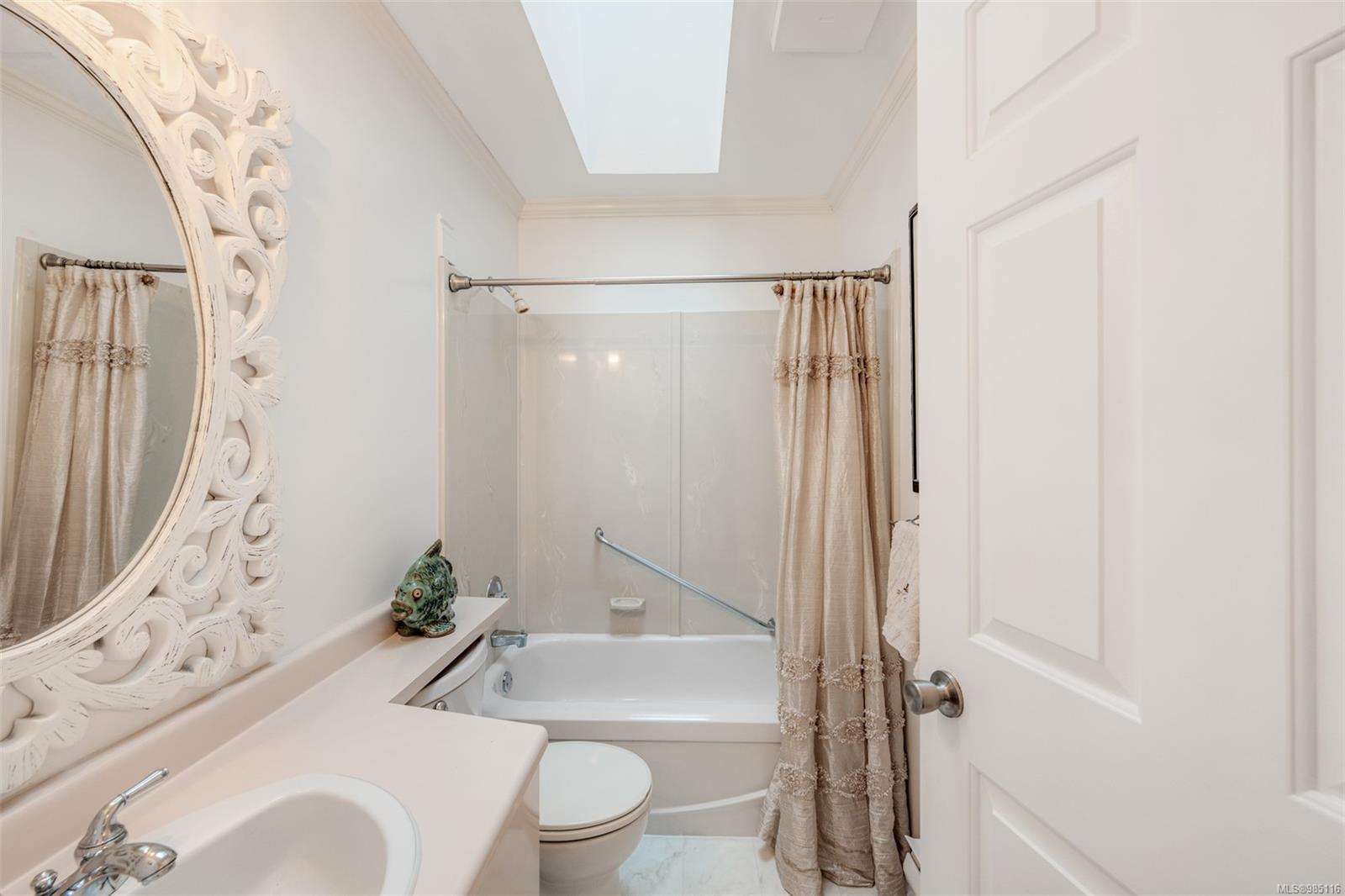 5110 Cordova Bay Rd # 39