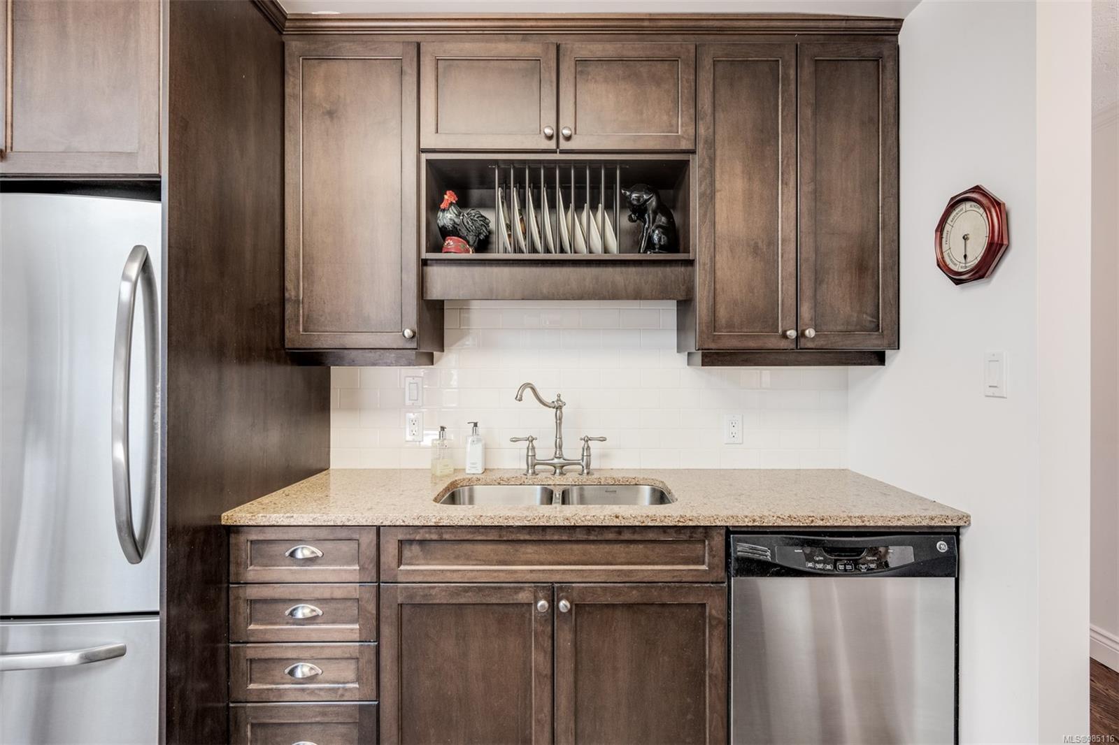 5110 Cordova Bay Rd # 39