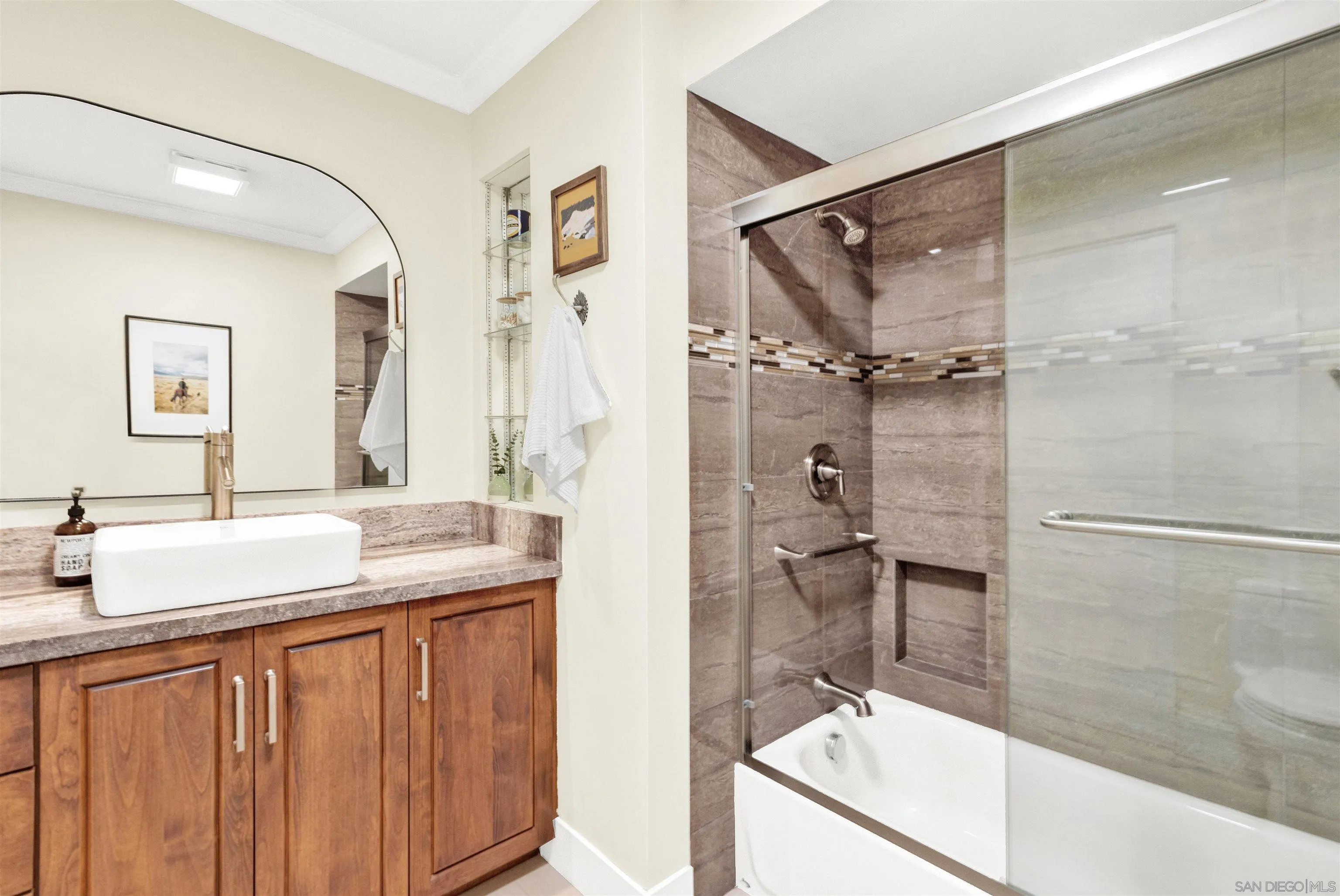 222 Quince St, Unit 2b Unit: 2B