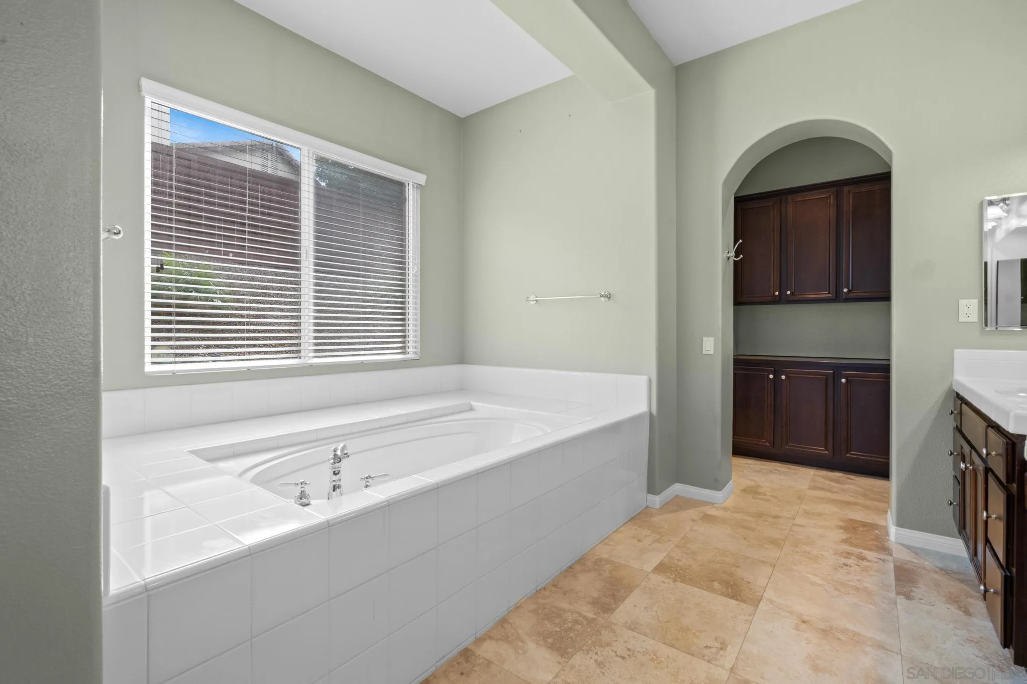 3252 Hidden Estate Lane, Escondido