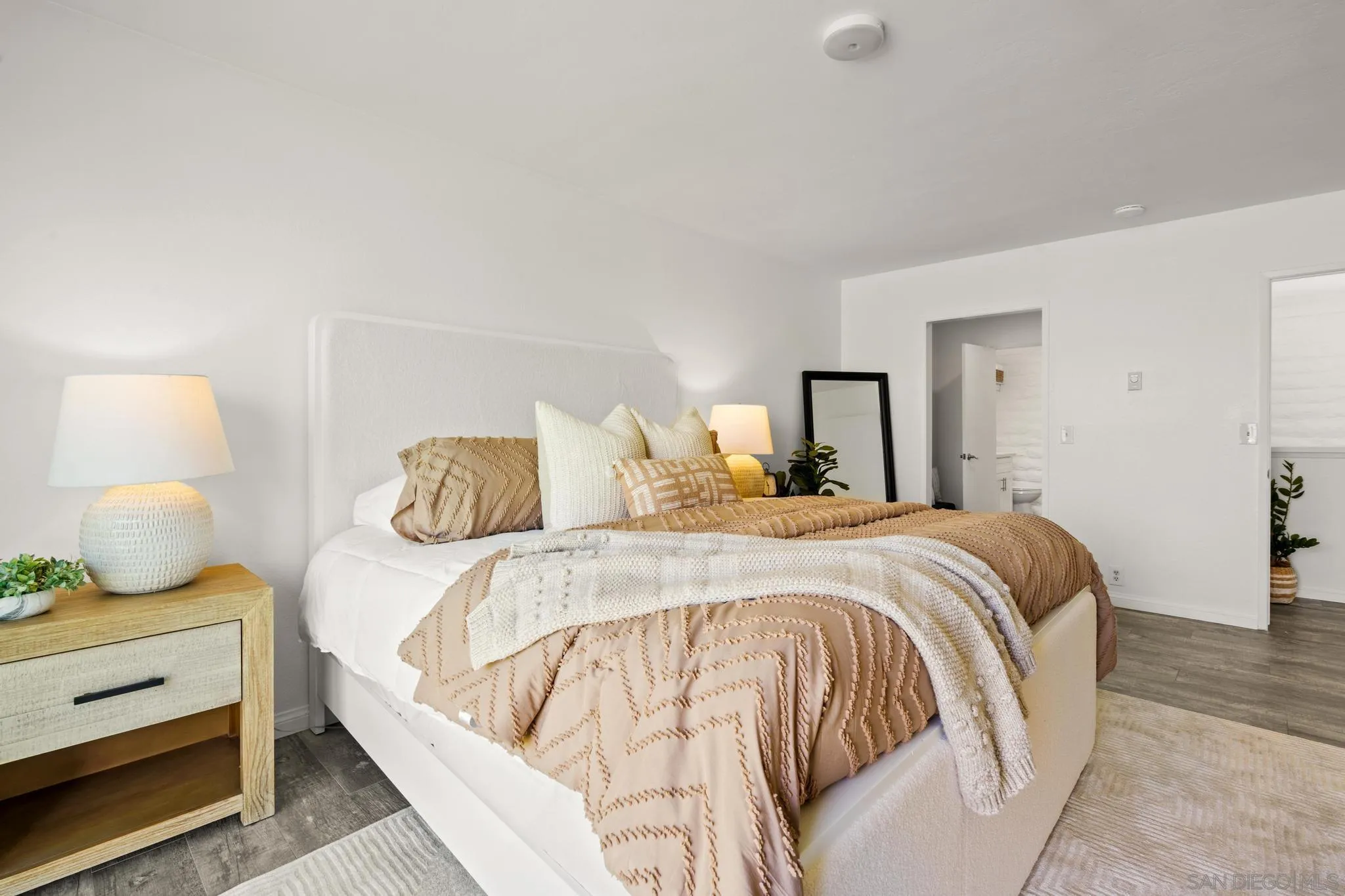 2544 Navarra Drive Unit 17