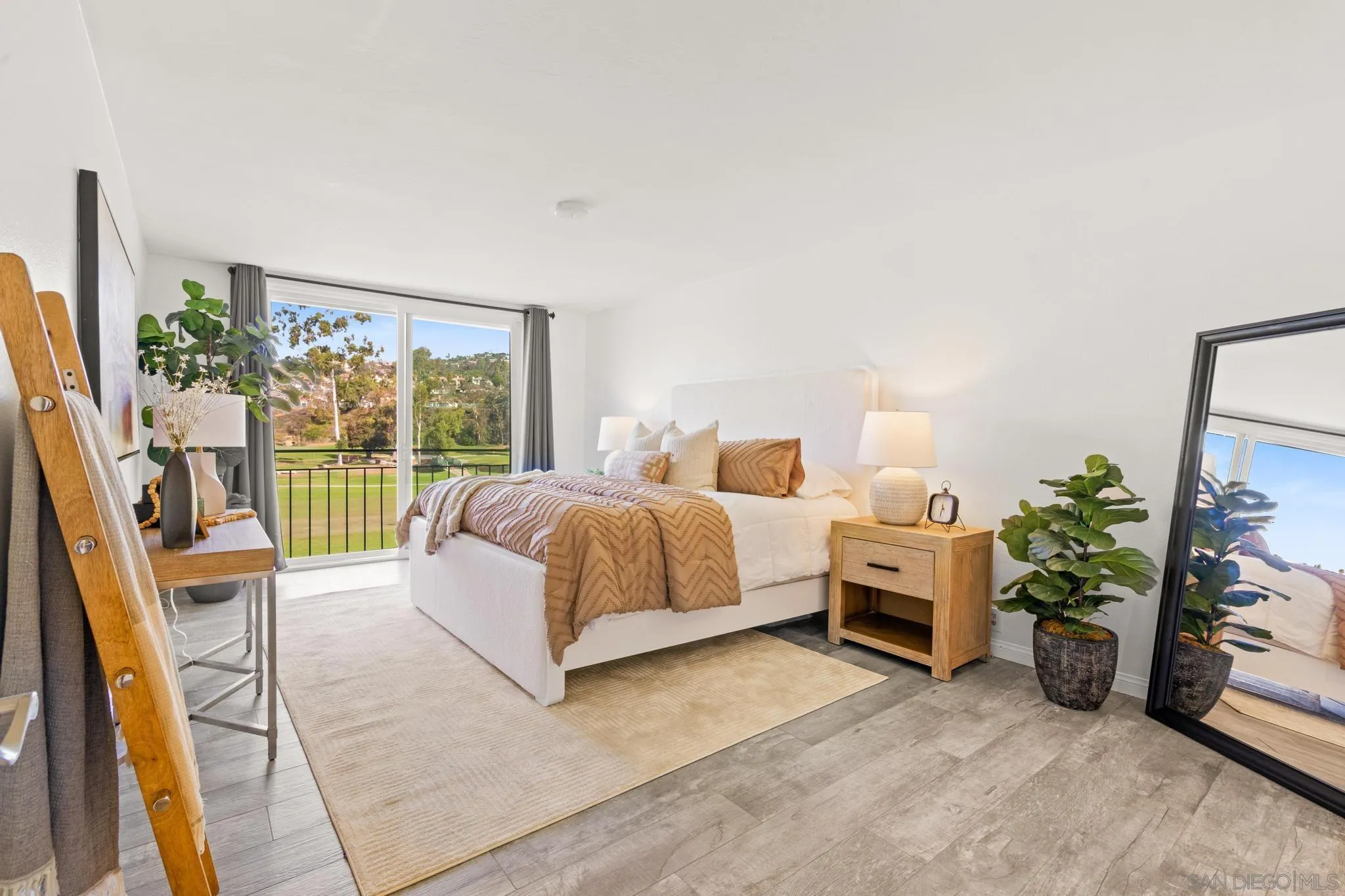 2544 Navarra Drive Unit 17