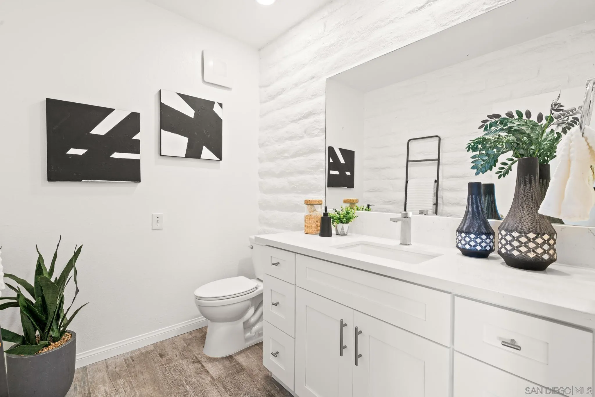 2544 Navarra Drive Unit 17