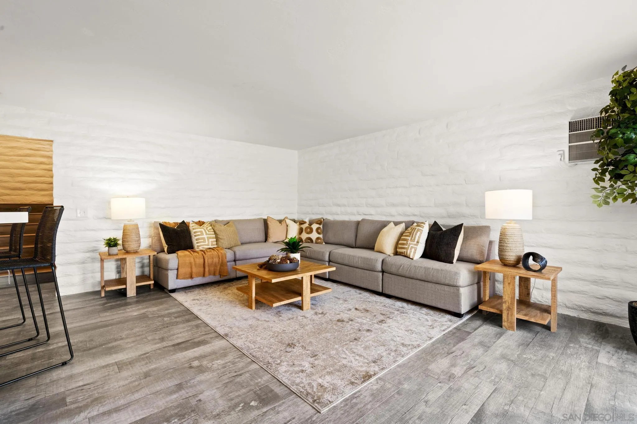 2544 Navarra Drive Unit 17