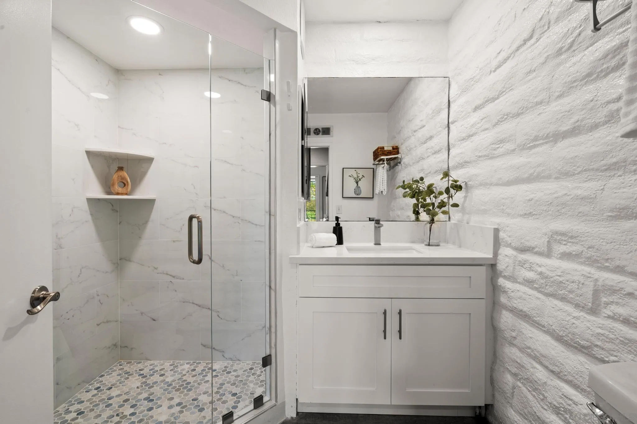 2544 Navarra Drive Unit 17