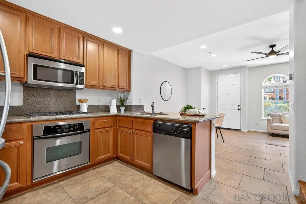 17059 Calle Trevino, Unit 5