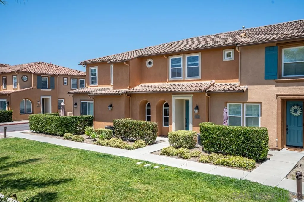 17059 Calle Trevino, Unit 5