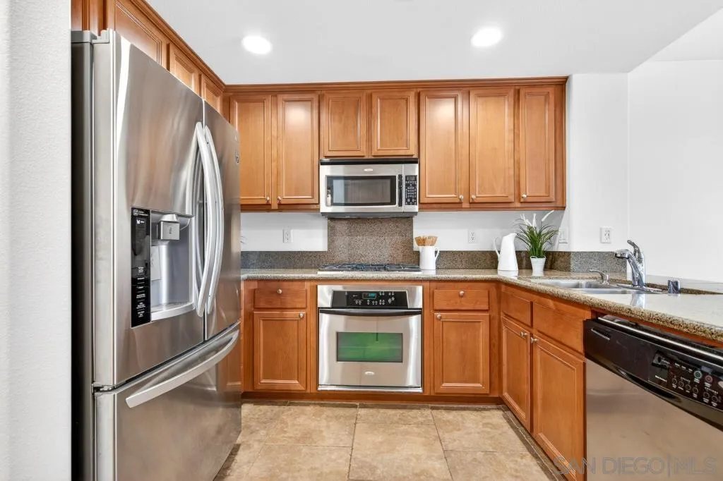 17059 Calle Trevino, Unit 5
