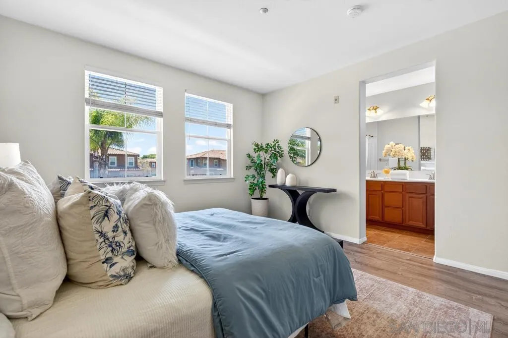 17059 Calle Trevino, Unit 5