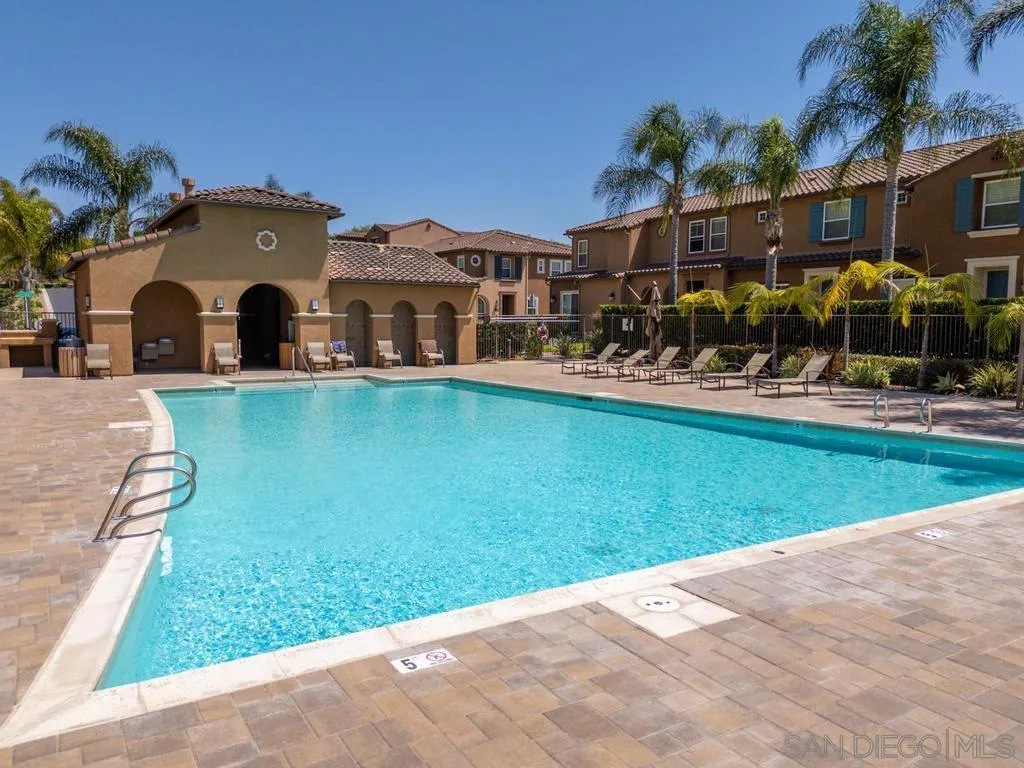 17059 Calle Trevino, Unit 5