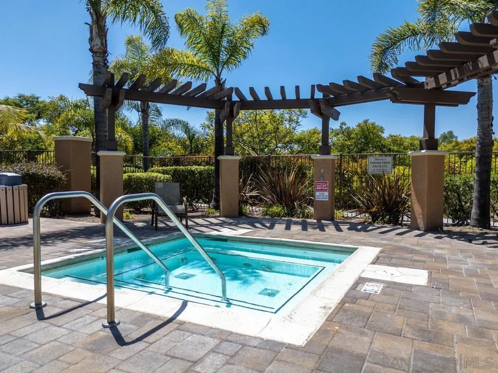 17059 Calle Trevino, Unit 5