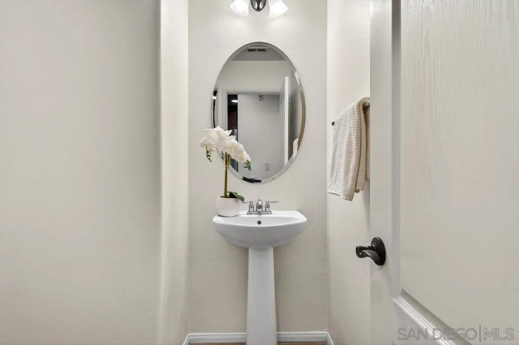 17059 Calle Trevino, Unit 5
