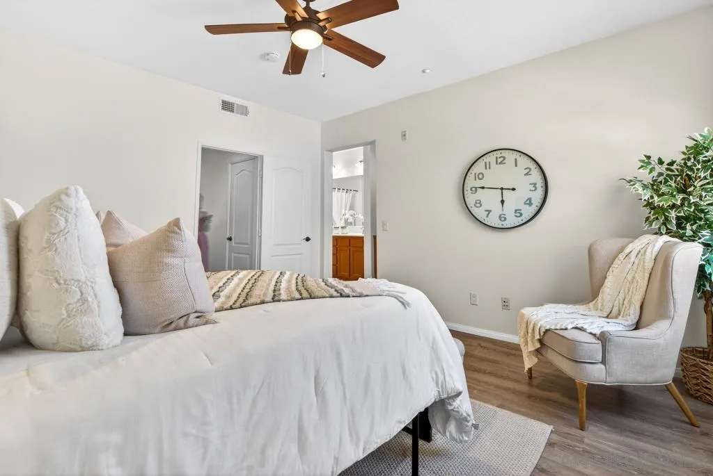 17059 Calle Trevino, Unit 5