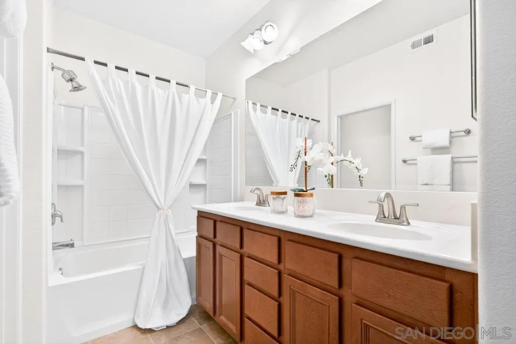 17059 Calle Trevino, Unit 5