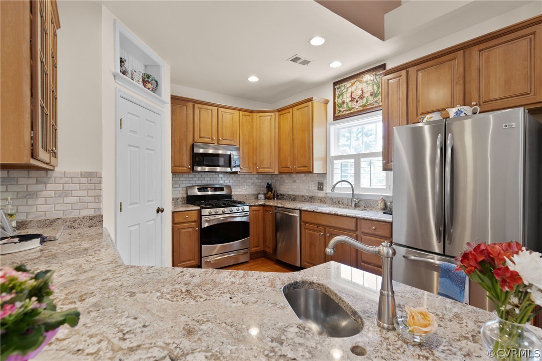 524 Colony Oak Ln
