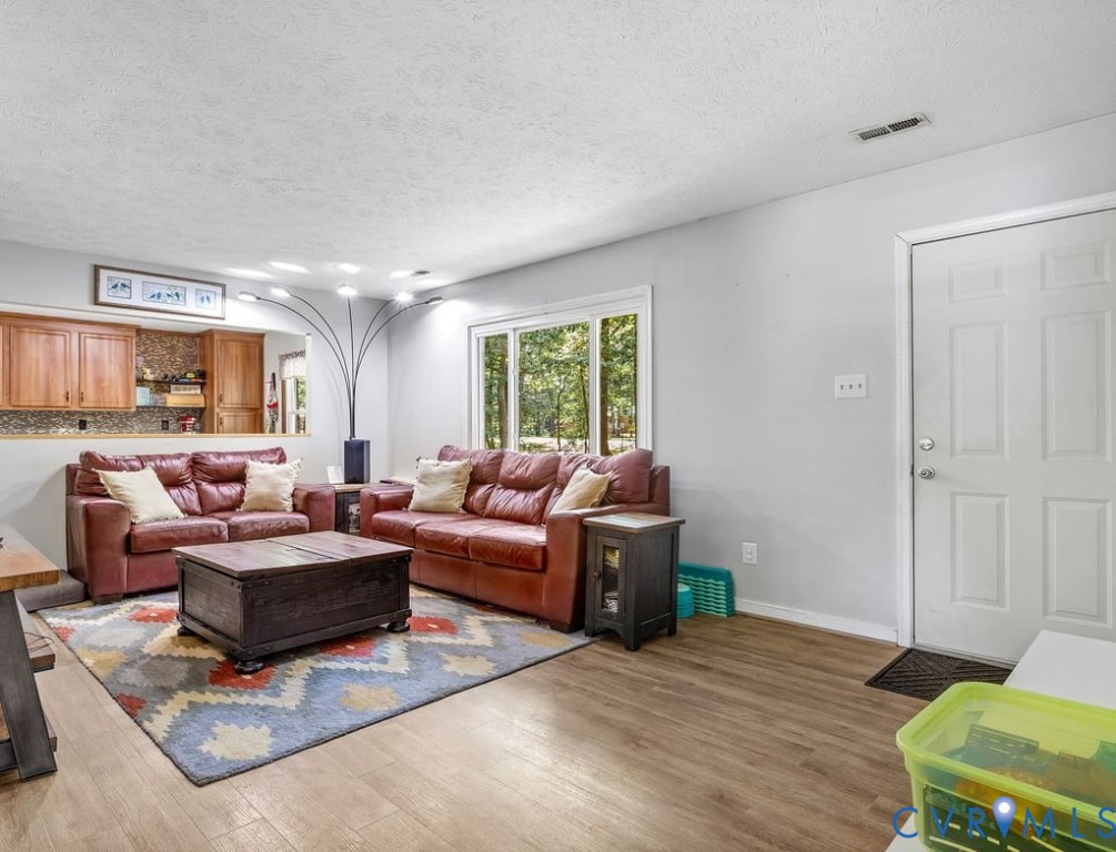 9407 Sherry Ln