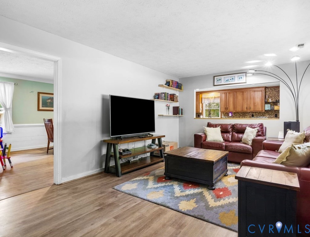9407 Sherry Ln