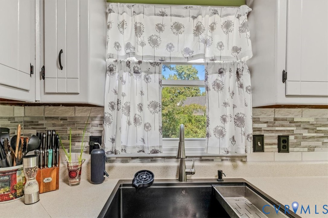 15806 Roland View Dr