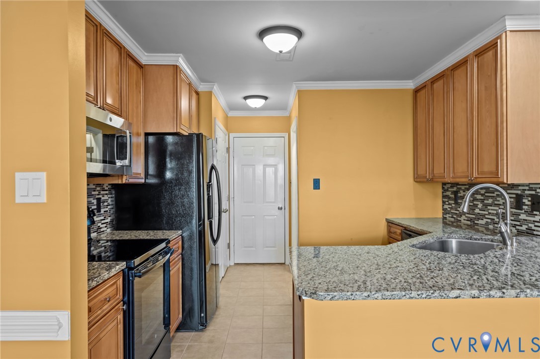 6106 Lookout Point Cir