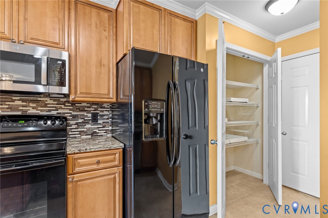 6106 Lookout Point Cir