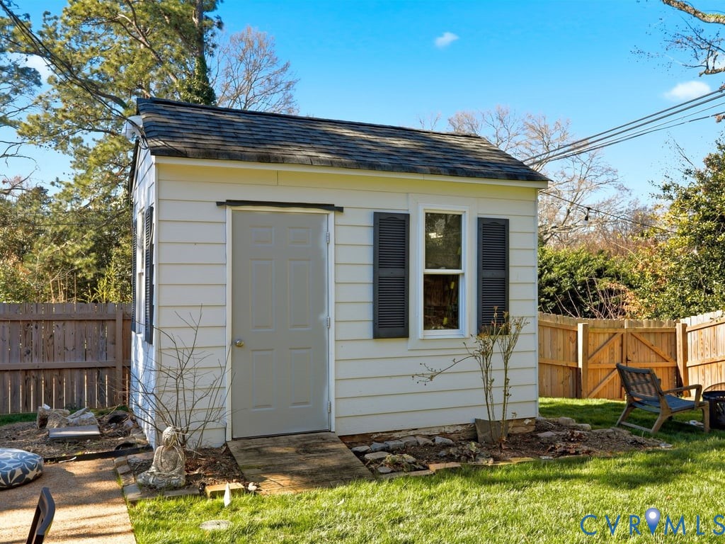7200 Durwood Cres