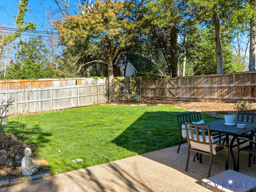 7200 Durwood Cres