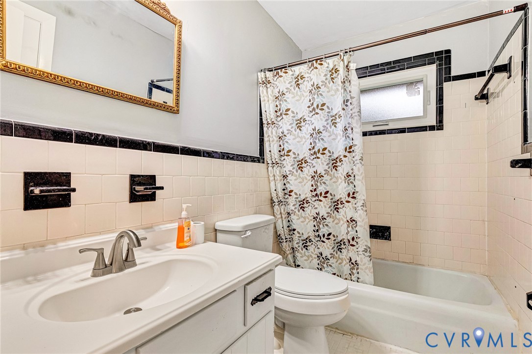 903 Greenview Dr