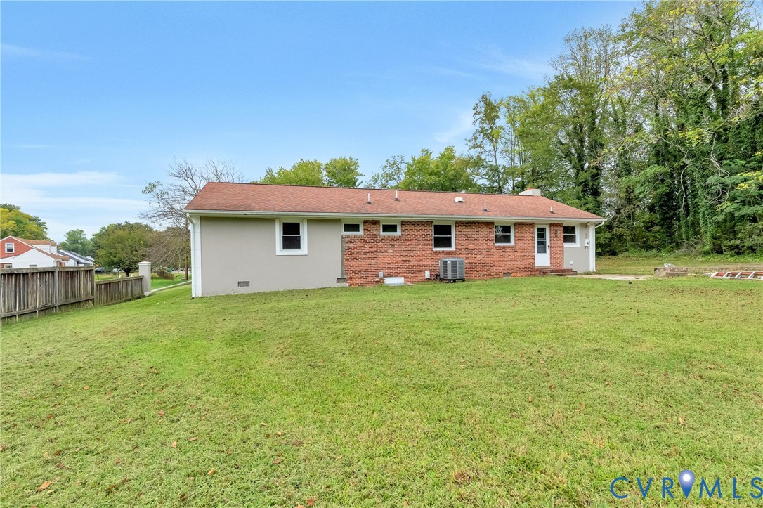 903 Greenview Dr