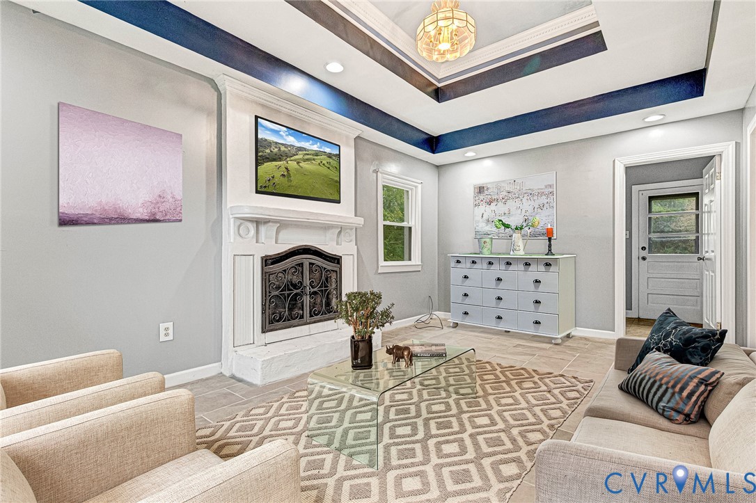 903 Greenview Dr