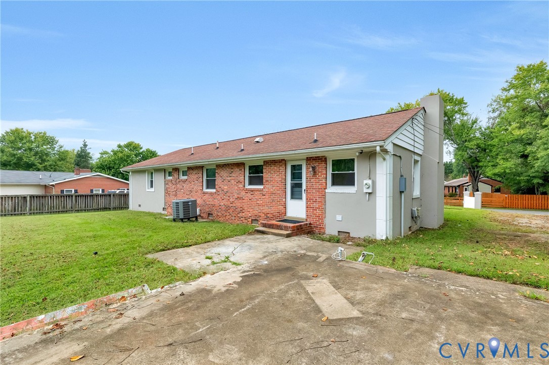 903 Greenview Dr
