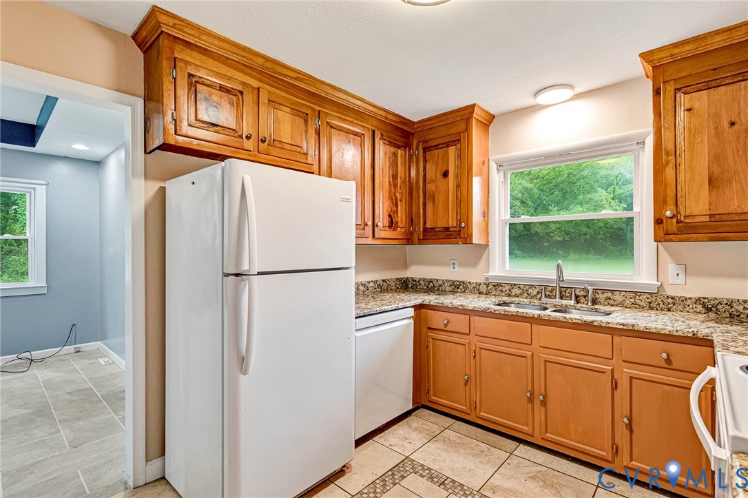903 Greenview Dr
