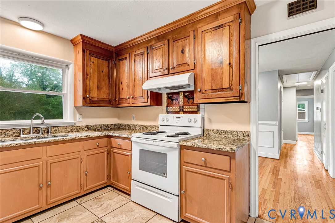 903 Greenview Dr