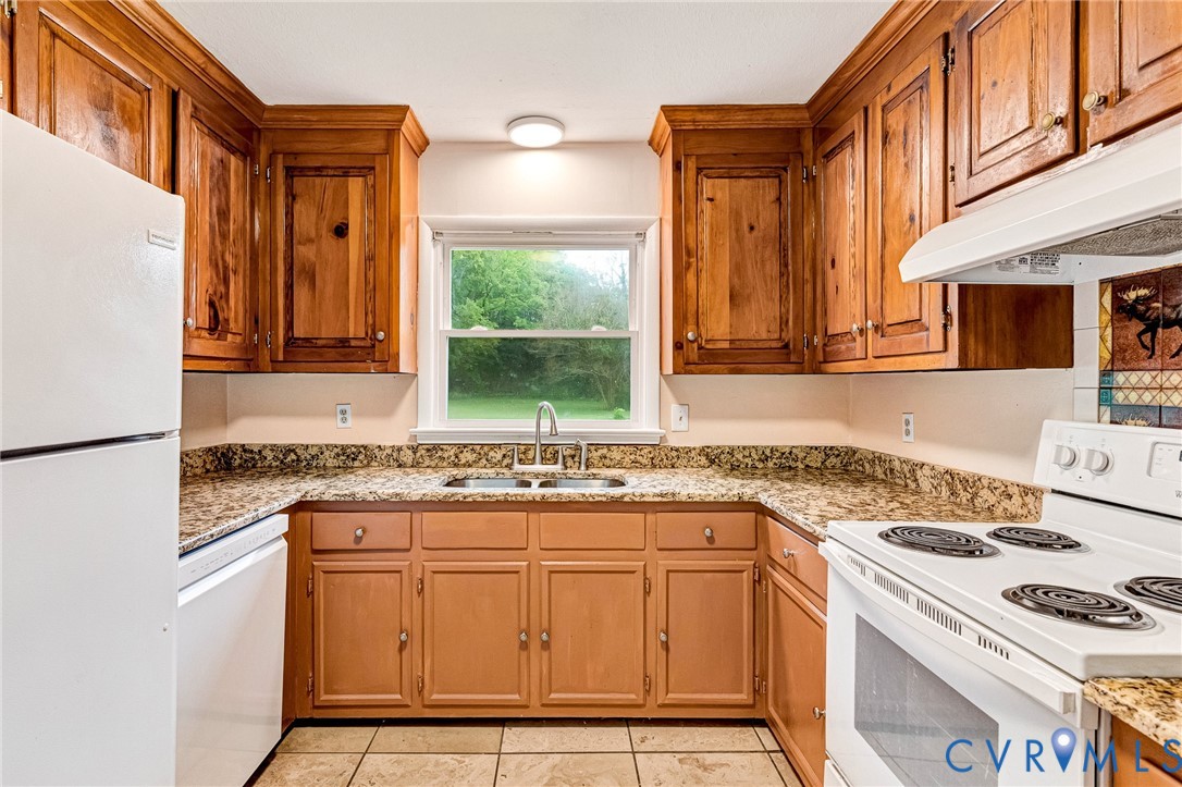 903 Greenview Dr