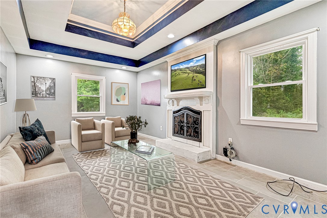 903 Greenview Dr