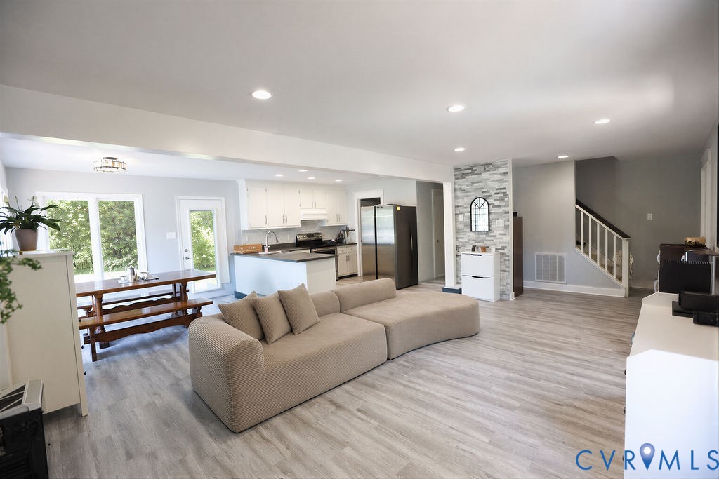 14001 Camouflage Ct