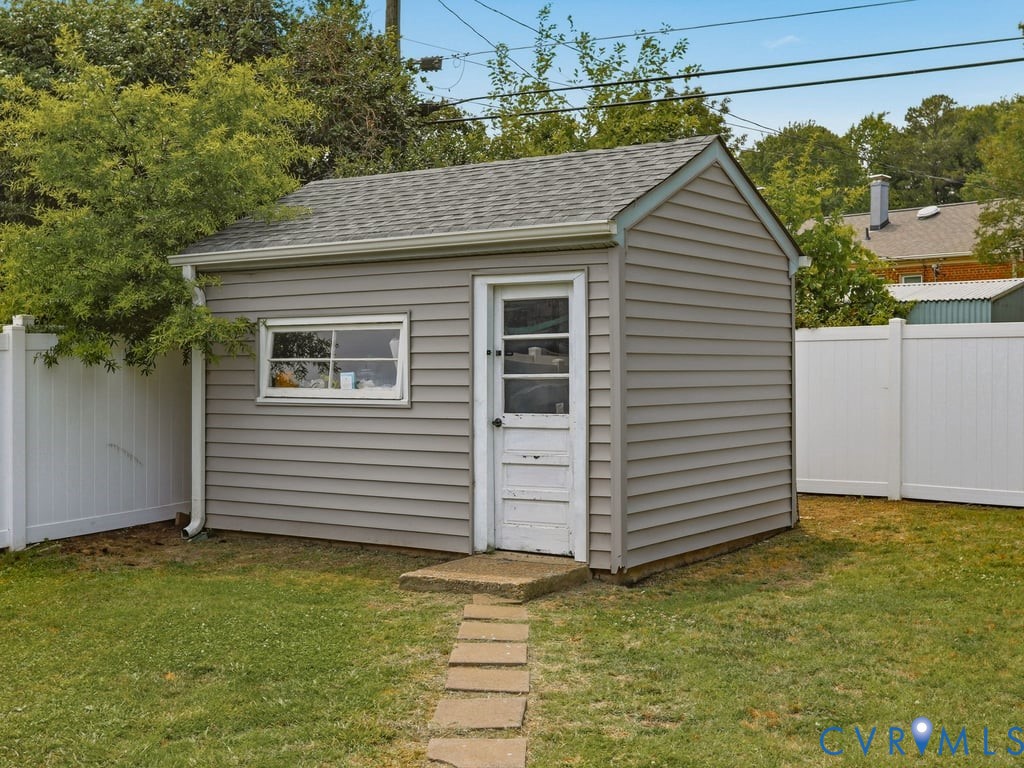 21 Monterey Ave