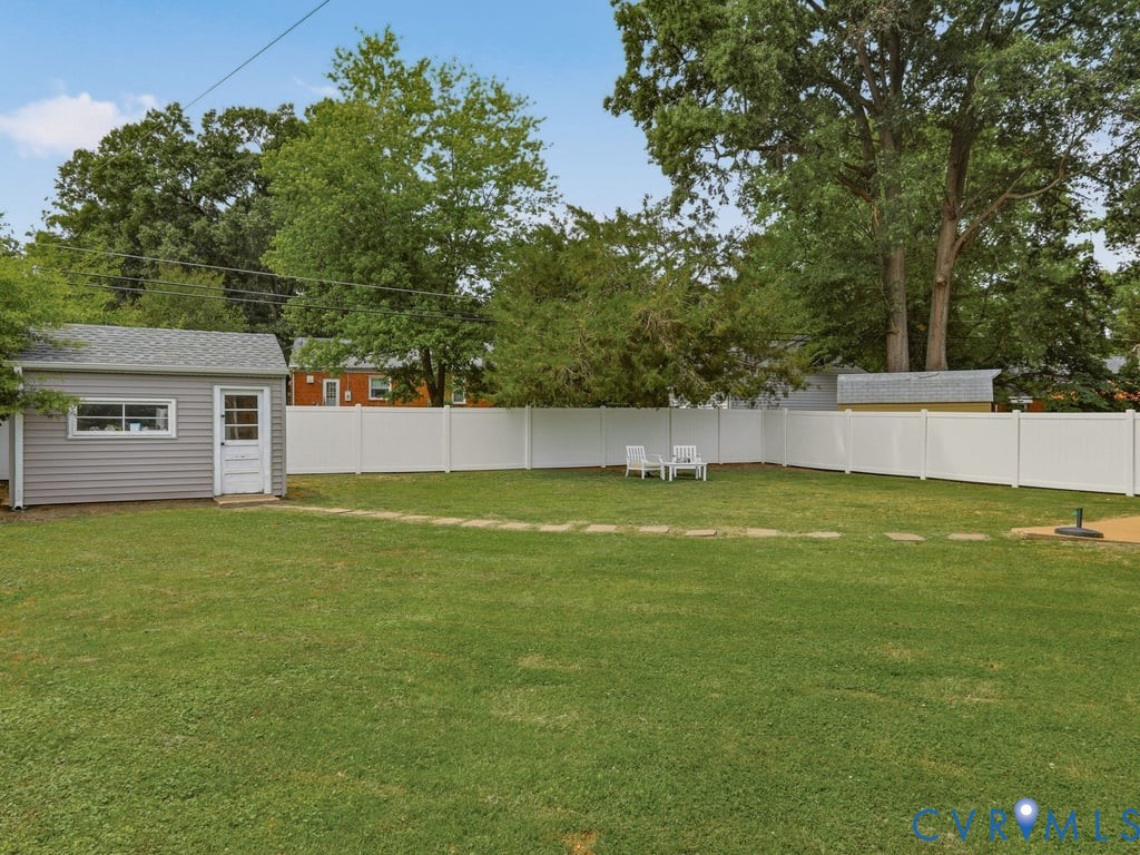 21 Monterey Ave
