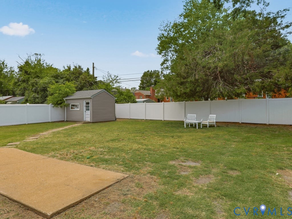 21 Monterey Ave