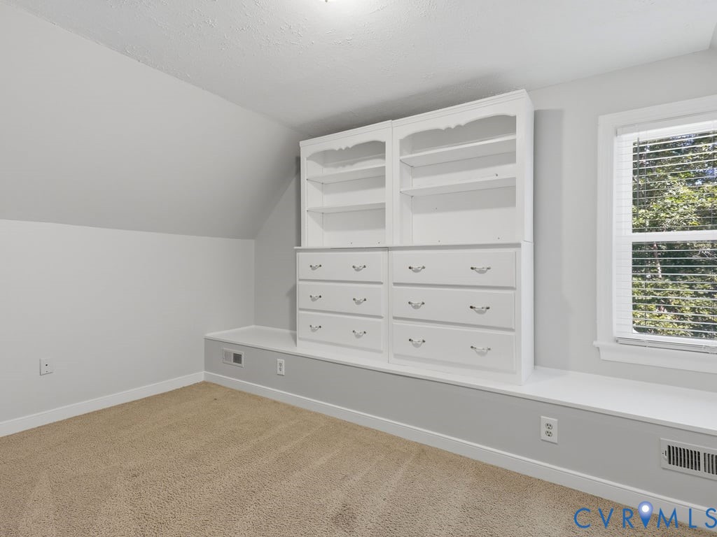 2331 Moseley Rd