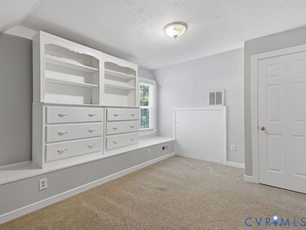 2331 Moseley Rd