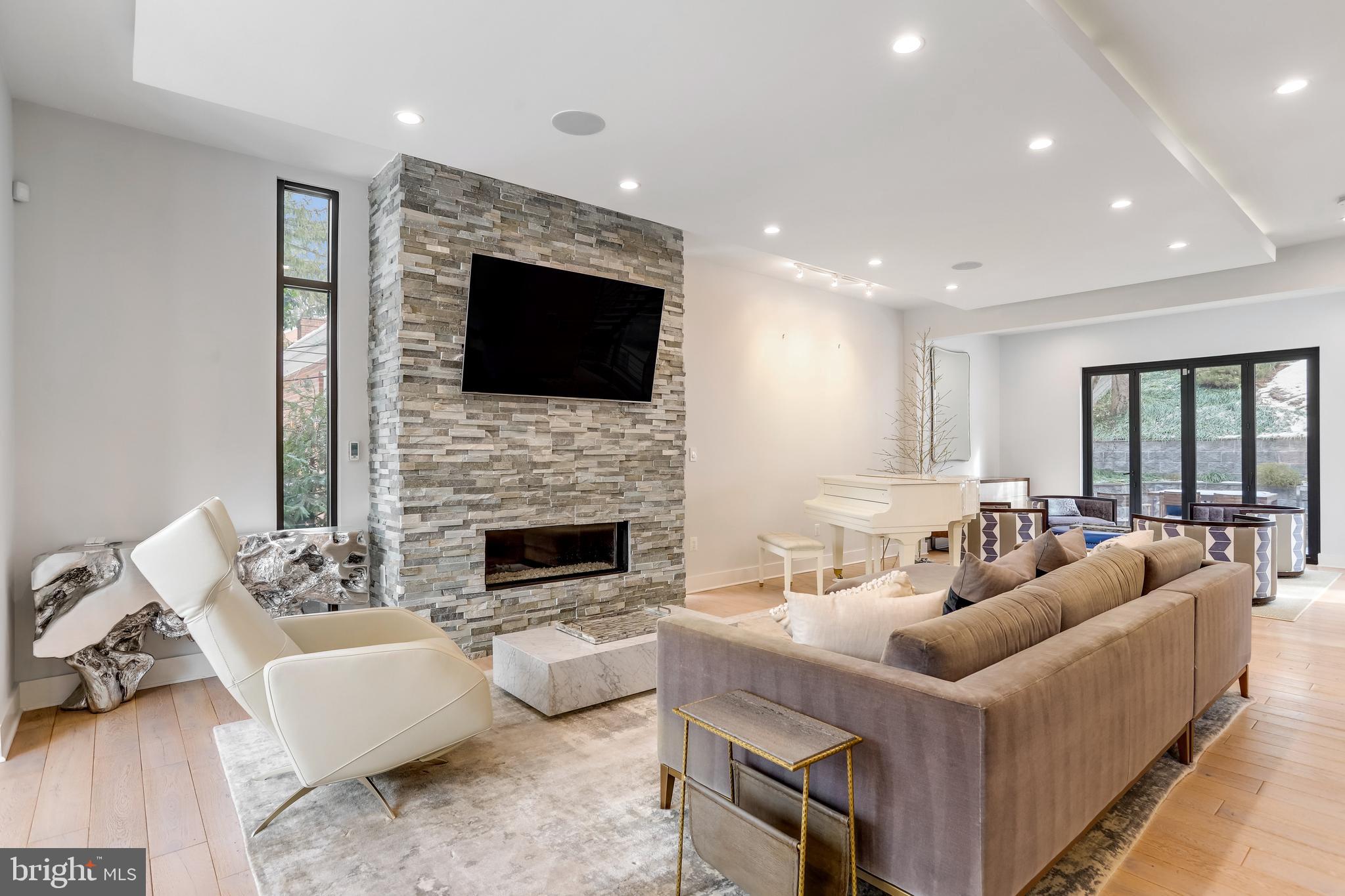 2927 ARIZONA AVENUE NW