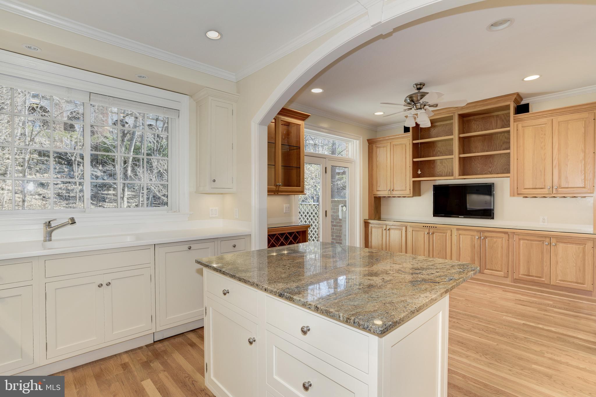 3911 IVY TERRACE COURT NW