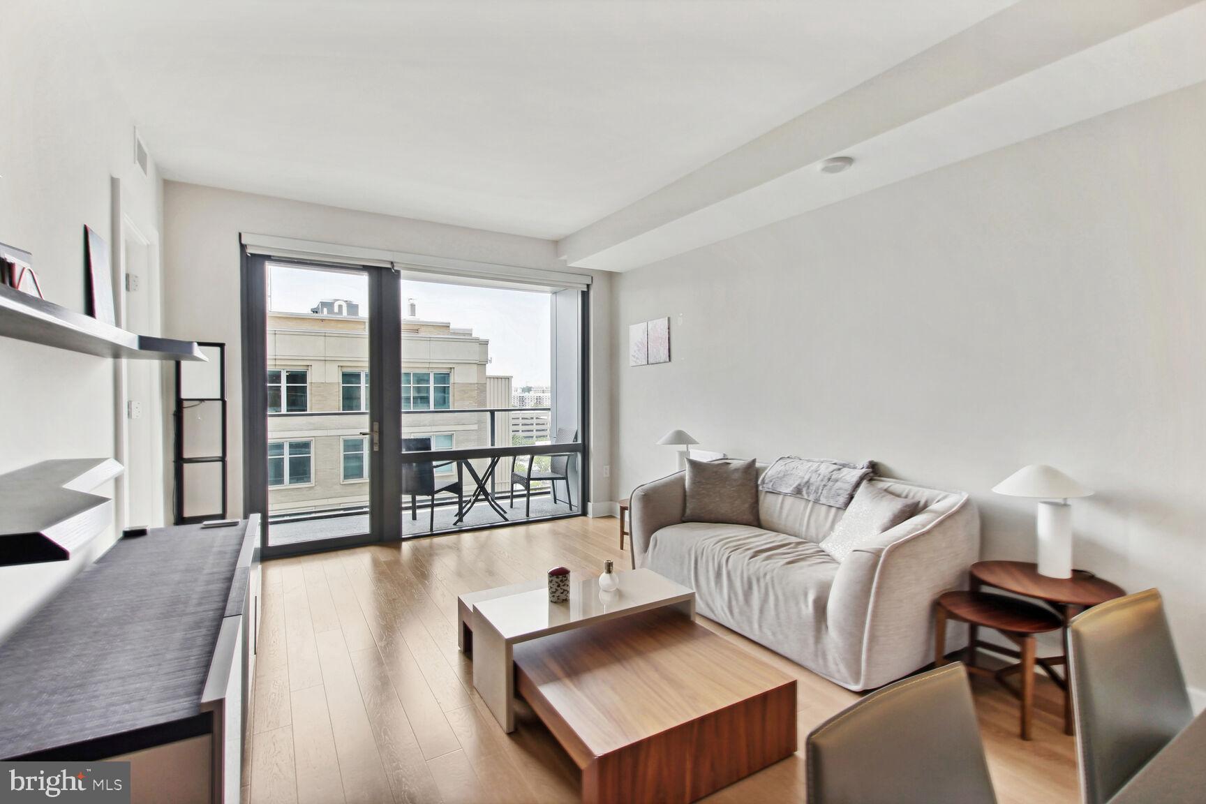 4960 FAIRMONT AVE #1104