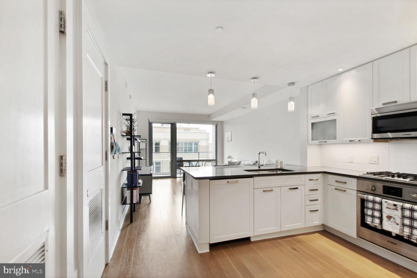 4960 FAIRMONT AVE #1104